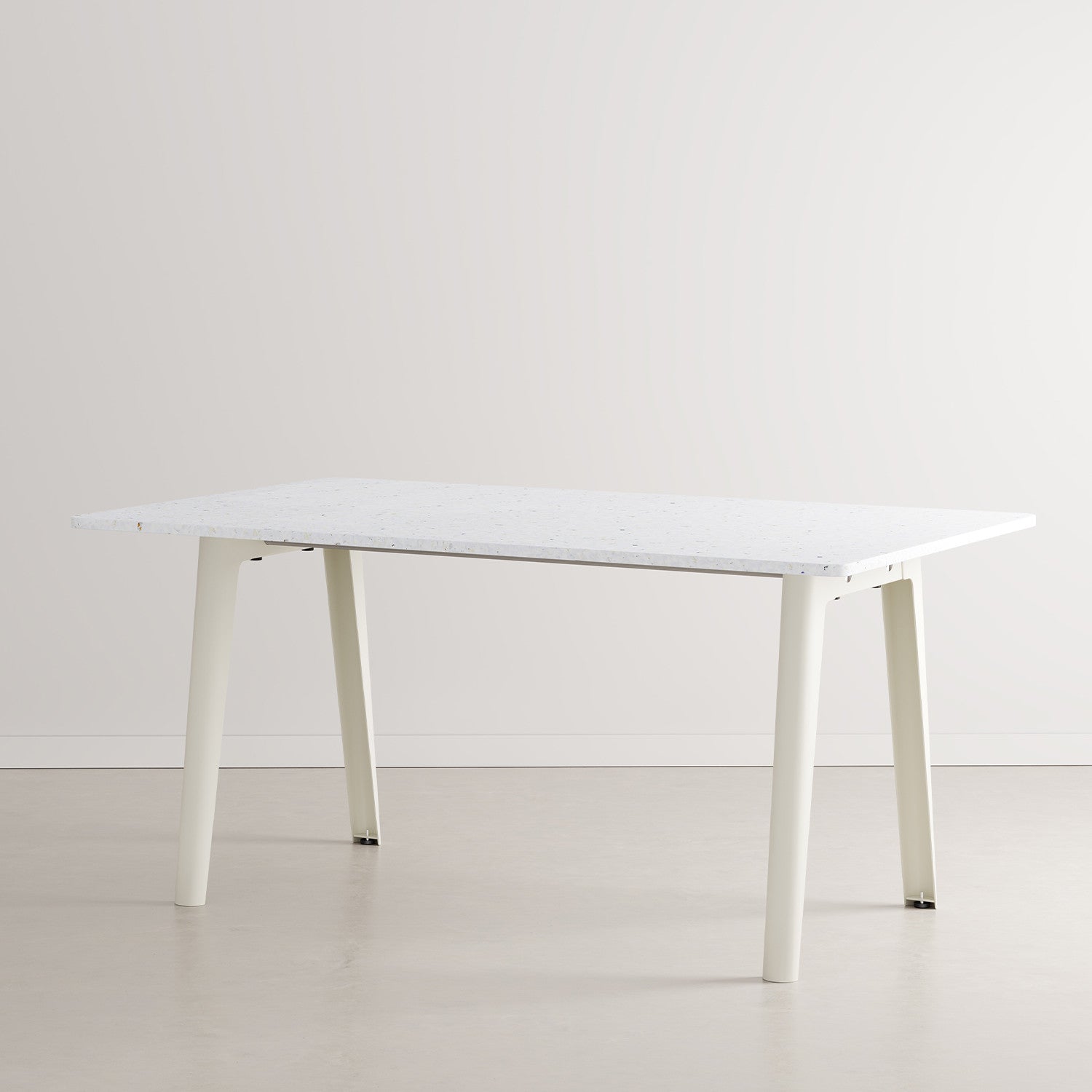 Esstisch NEW MODERN - recycelter Kunststoff Venezia